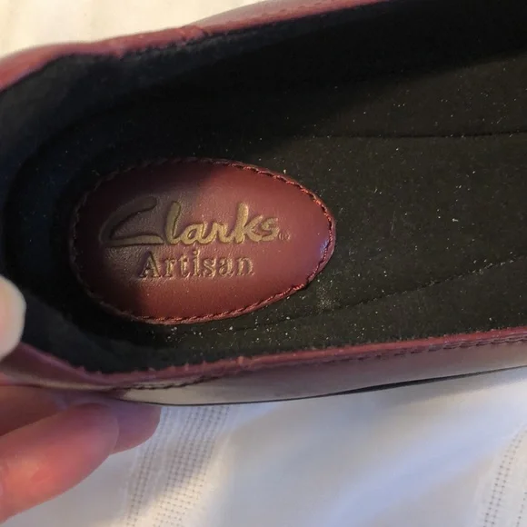 CLARKS Artisan reddish brown slip-on shoes size 7M - Picture 6 of 10